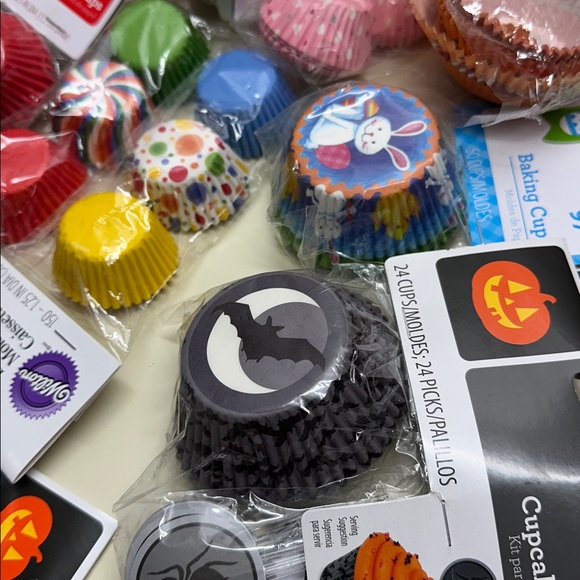 Assorted Baking Cups Set for Home Parties - Picture 3 of 6